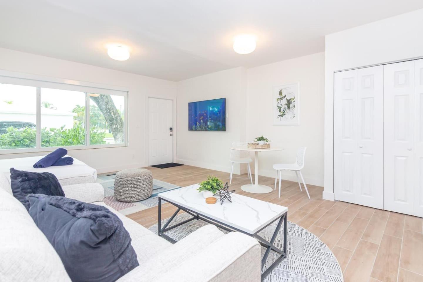 Large Stylish Studio Apartment in El Portal #3 Miami Exterior foto