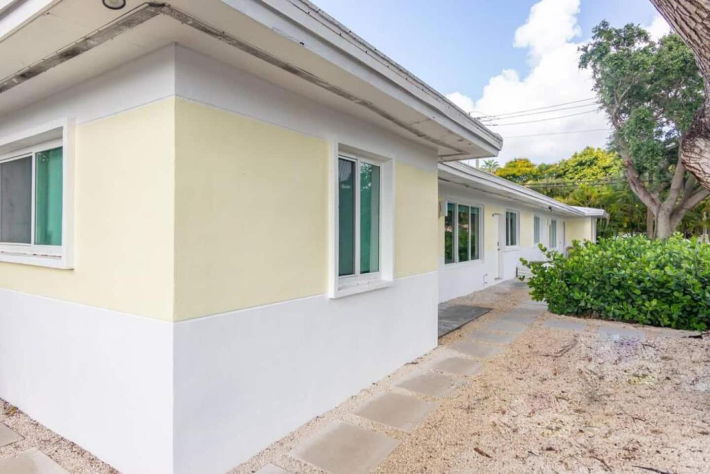 Large Stylish Studio Apartment in El Portal #3 Miami Exterior foto