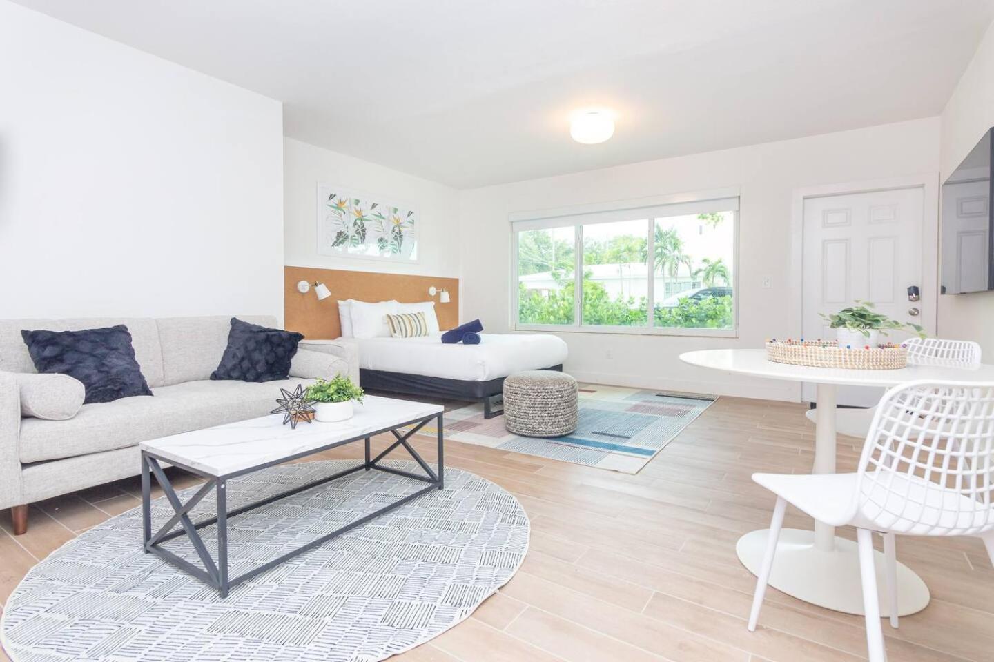 Large Stylish Studio Apartment in El Portal #3 Miami Exterior foto