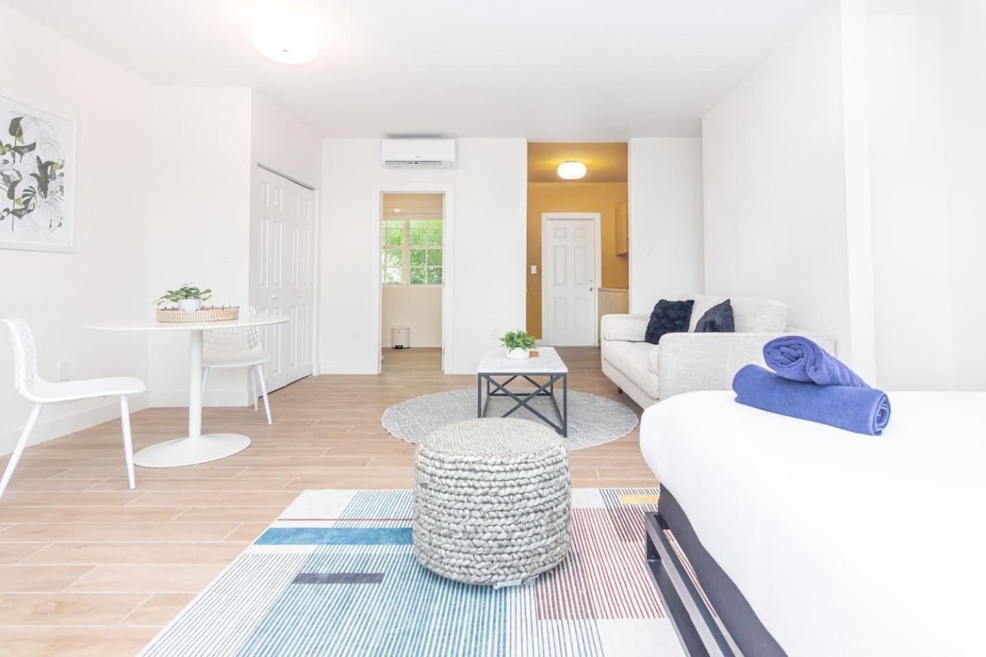 Large Stylish Studio Apartment in El Portal #3 Miami Exterior foto
