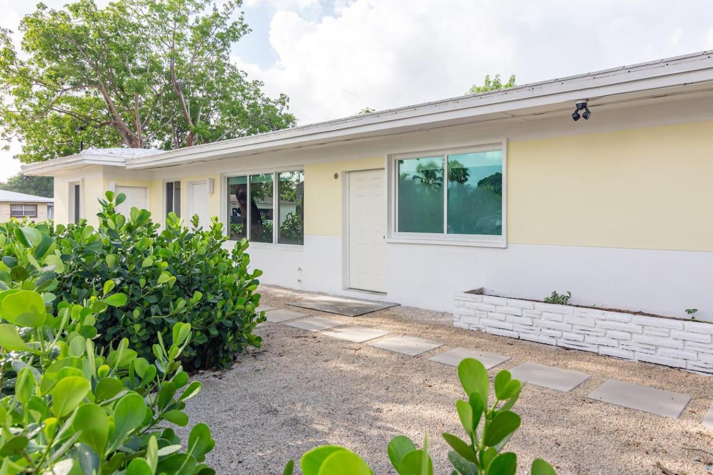 Large Stylish Studio Apartment in El Portal #3 Miami Exterior foto