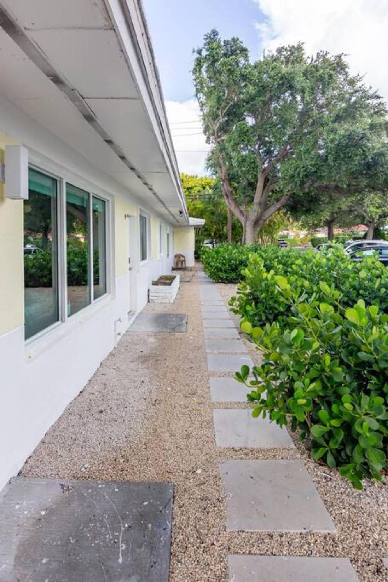 Large Stylish Studio Apartment in El Portal #3 Miami Exterior foto